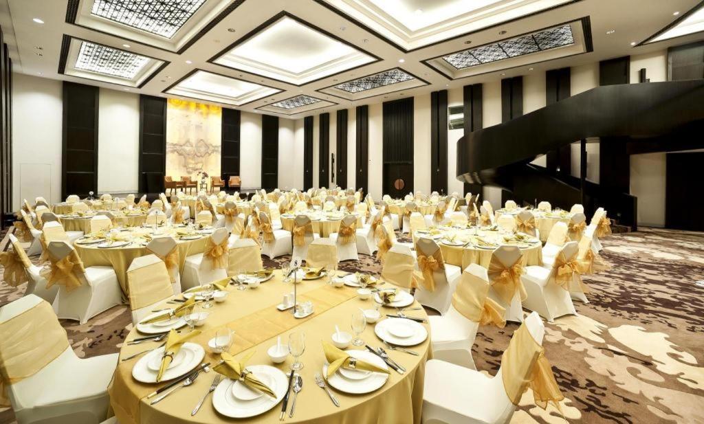 Bumi Segah Hotel Tanjung Redep Kültér fotó